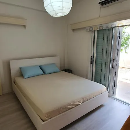 Semesterbostad The Little House *